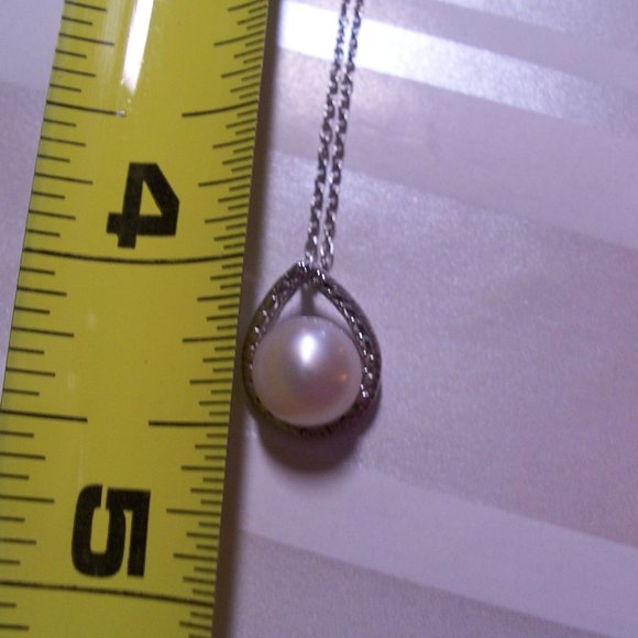 Pearl Necklace - Picture 5 of 6